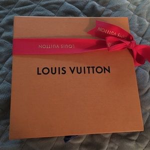 Women’s Louis Vuitton leather belt